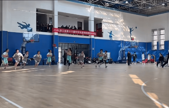 追光丨和演戏相比，她更想在球场上“狂飙”