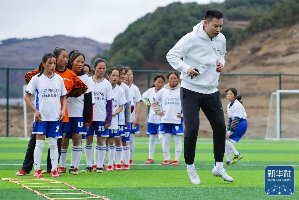 新华全媒+丨“玫瑰梦想球场”为大凉山女孩插上追梦翅膀