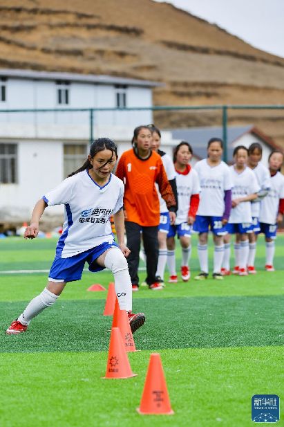 新华全媒+丨“玫瑰梦想球场”为大凉山女孩插上追梦翅膀