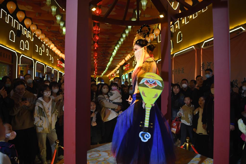 人气渐旺 消费提升——兰州“夜经济”复苏见闻