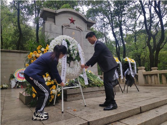 祭革命英烈，树清风正气——江西分公司开展清明“清廉”追思主题活动
