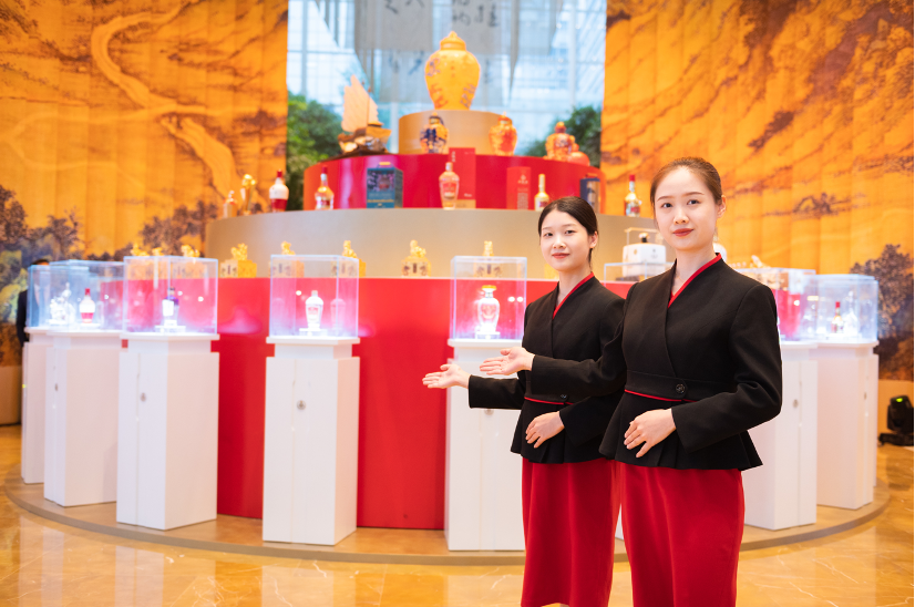 蓉城春意浓 “香”逢四月天 五粮液为第108届糖酒会增添和美