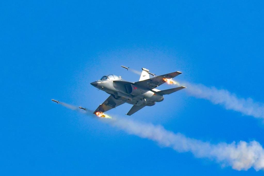 万里长空，“清北小飞”逐梦记