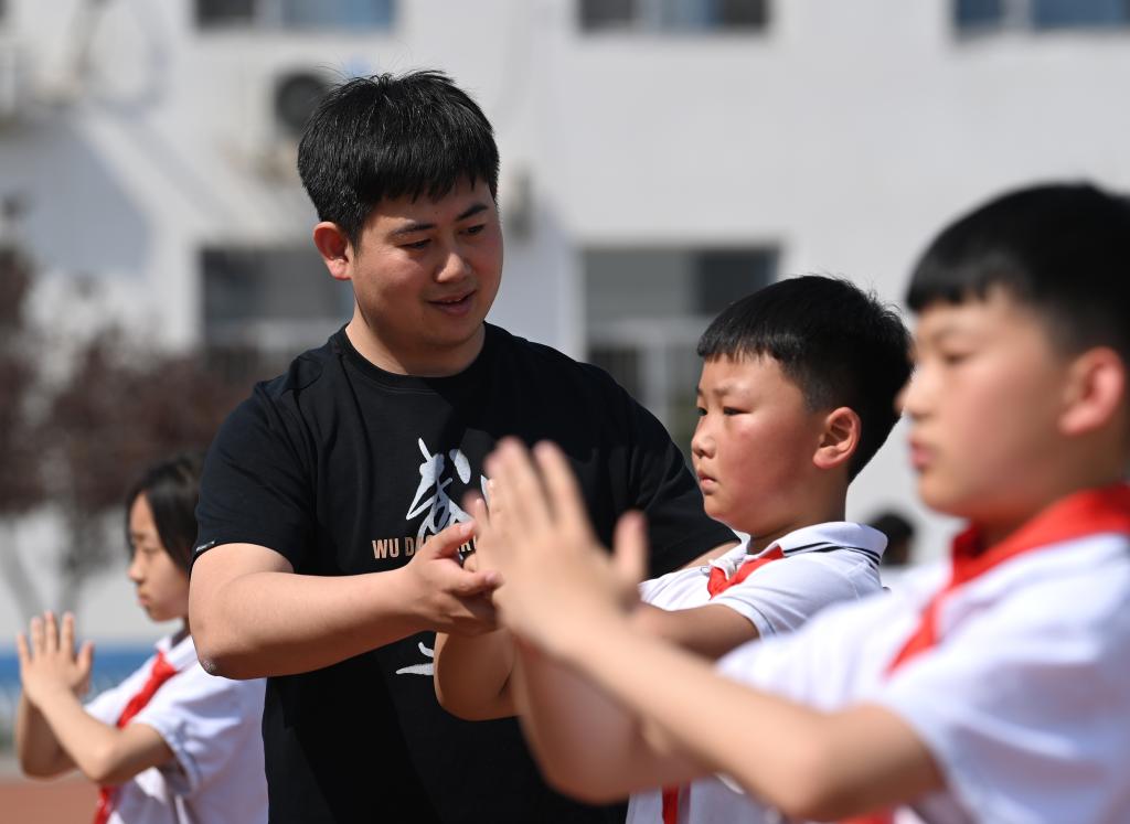追光丨走进校园 百年八卦掌焕发“青春”
