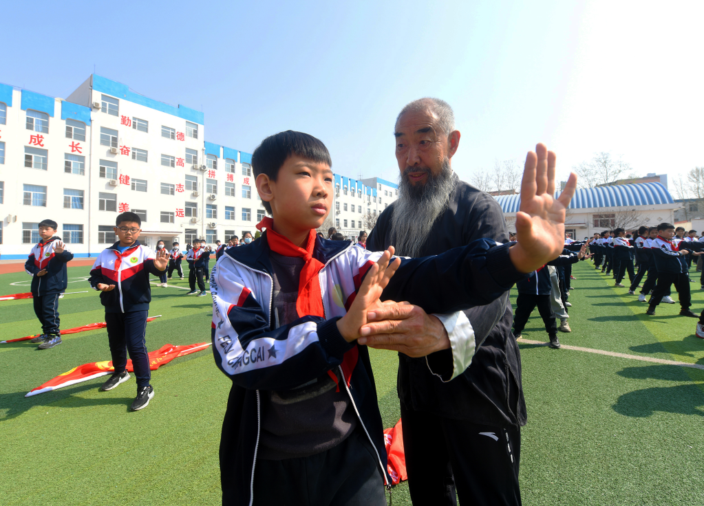 追光丨走进校园 百年八卦掌焕发“青春”