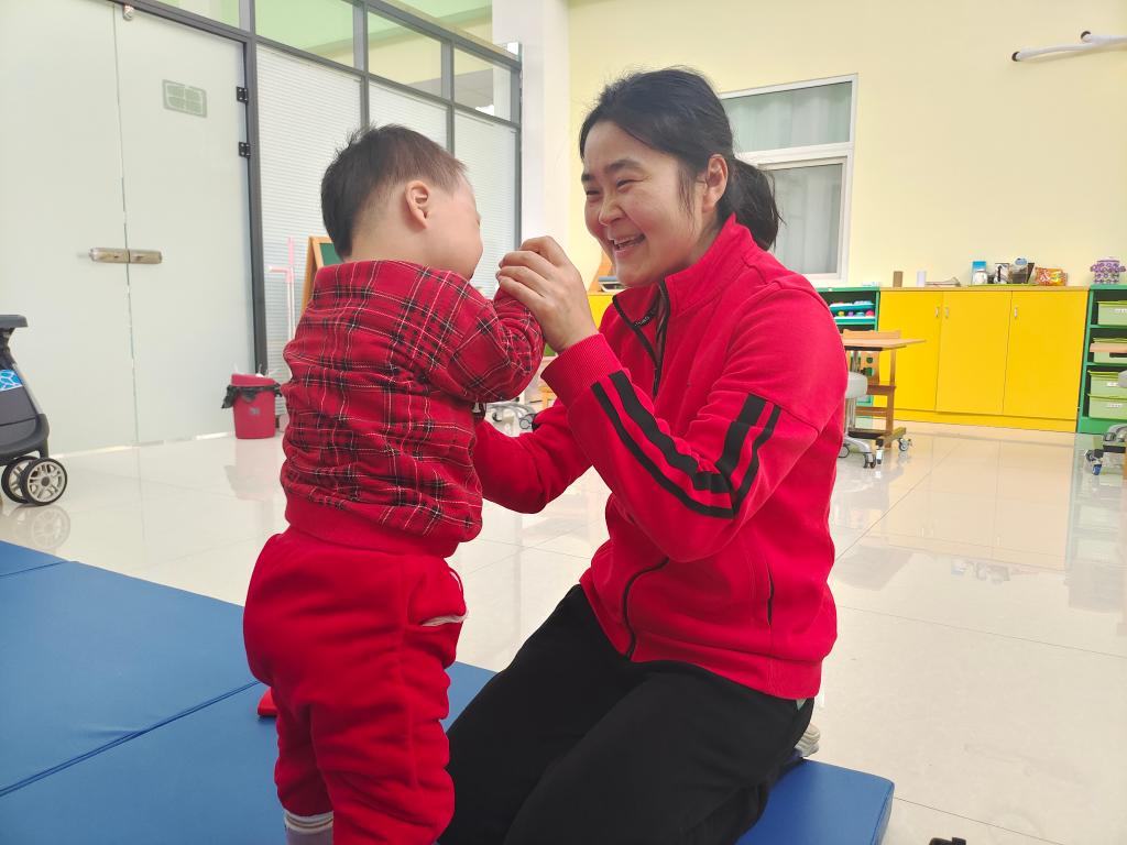 新华全媒+丨“特殊妈妈”为残障儿童托起生命的春天