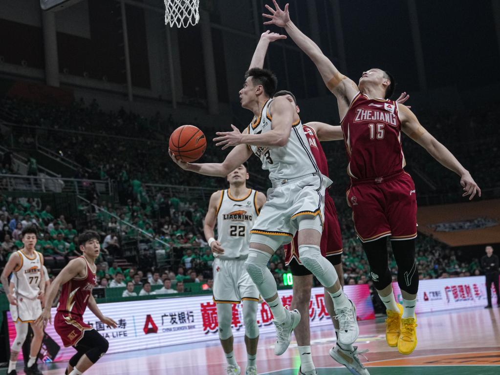辽宁队卫冕CBA总冠军 赵继伟蝉联总决赛最有价值球员