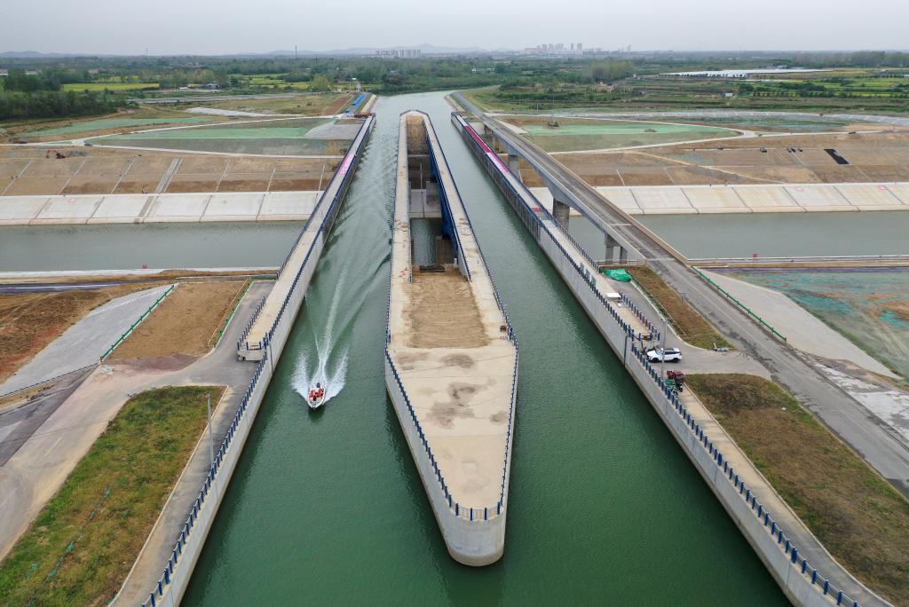 “穿越”中国新基建——飞“阅”“水上立交”