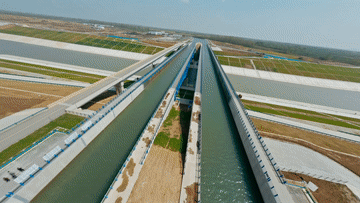 “穿越”中国新基建——飞“阅”“水上立交”