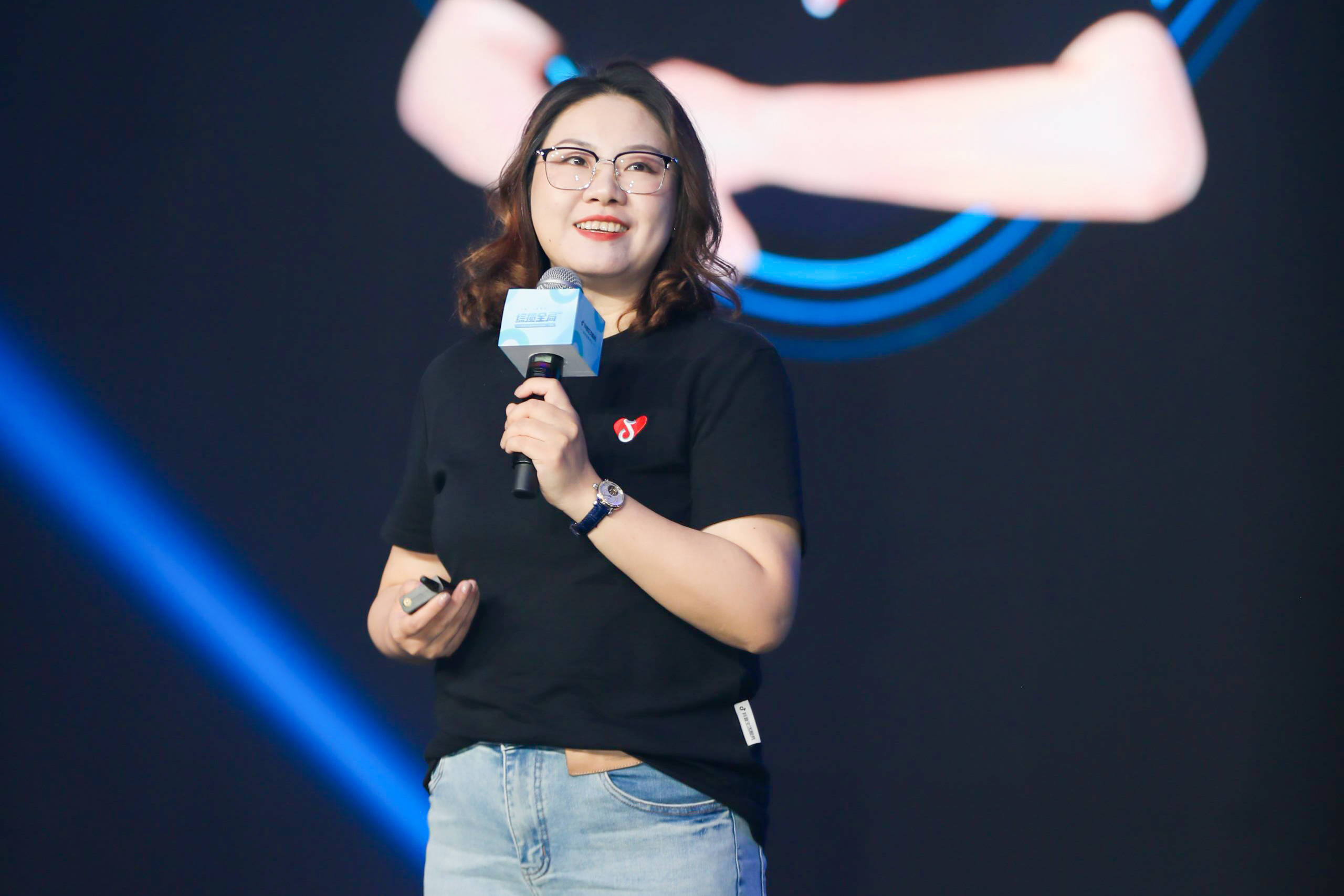 抖音生活服务综合行业峰会上海举办 以多视角助力商家生意长虹
