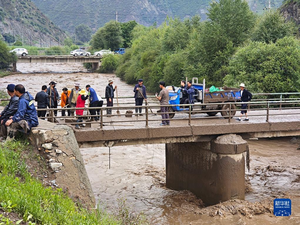 甘肃甘南强降雨导致泥石流灾害 已致2人死亡2人失联