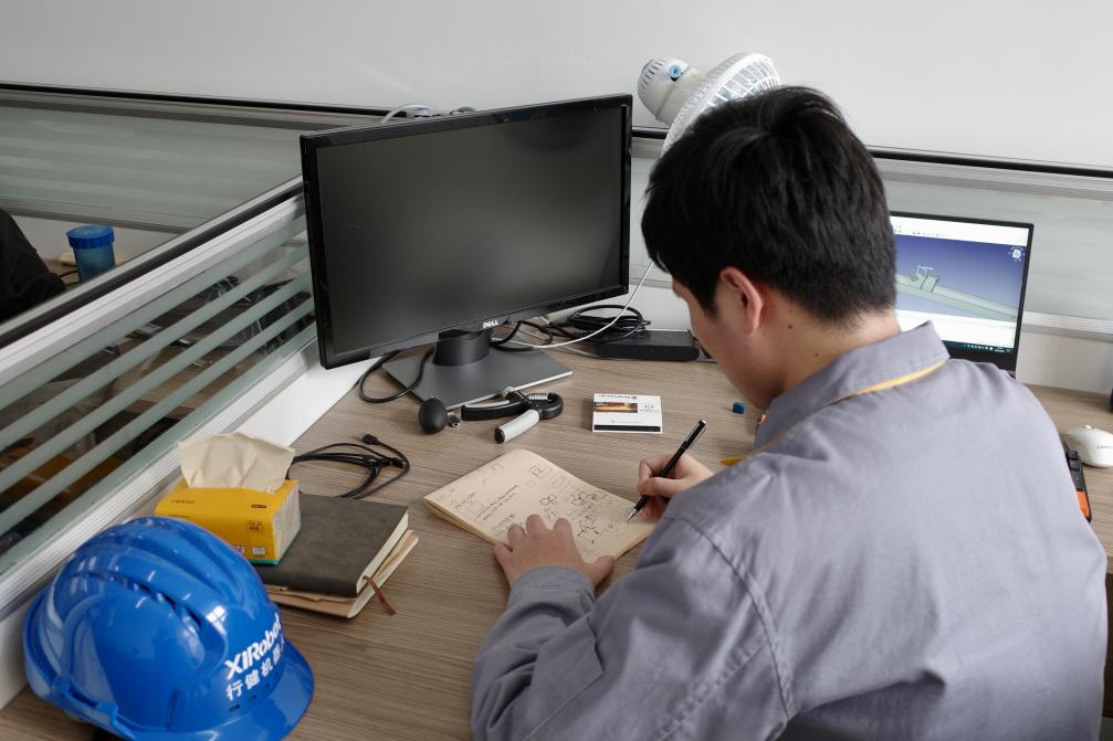 机器人工程技术人员：让机器人更聪明的“推手”