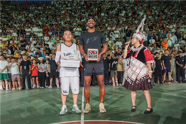 巴特勒现身贵州台盘，村BA迎来第一位NBA球星