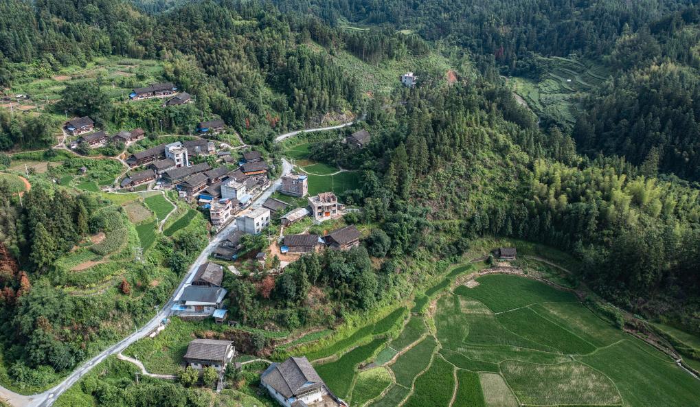 贵州：建好农村公路 为乡村振兴提速