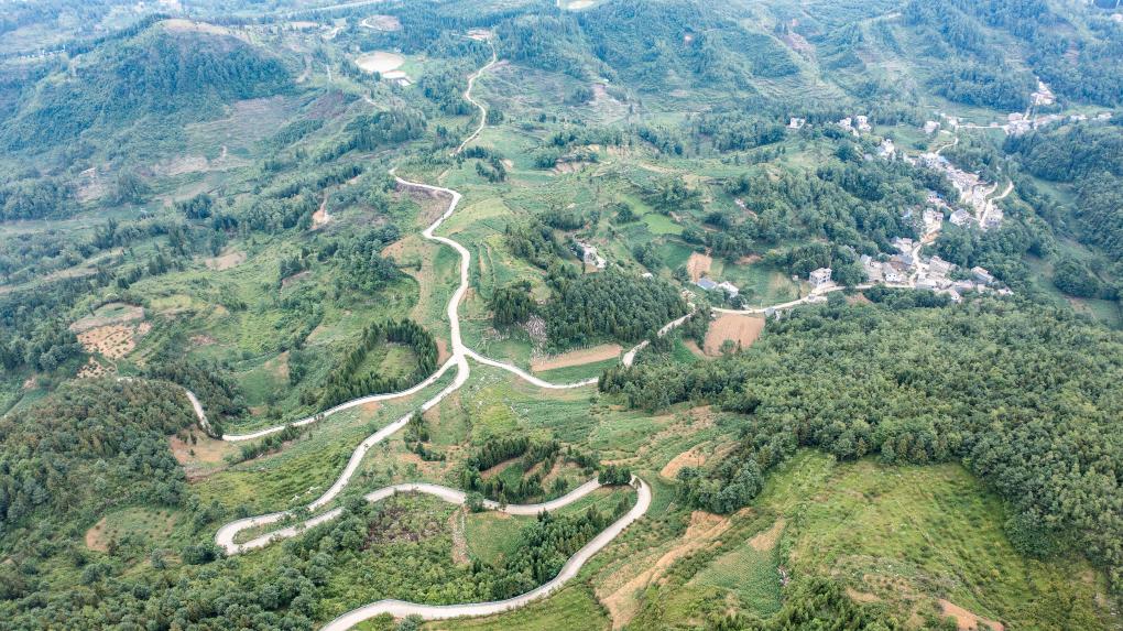 贵州：建好农村公路 为乡村振兴提速