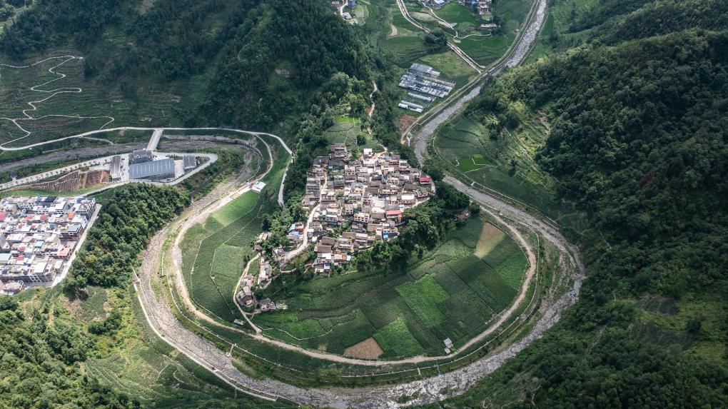 贵州：建好农村公路 为乡村振兴提速