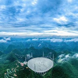 中国故事丨“中国天眼”：极目百亿光年之外