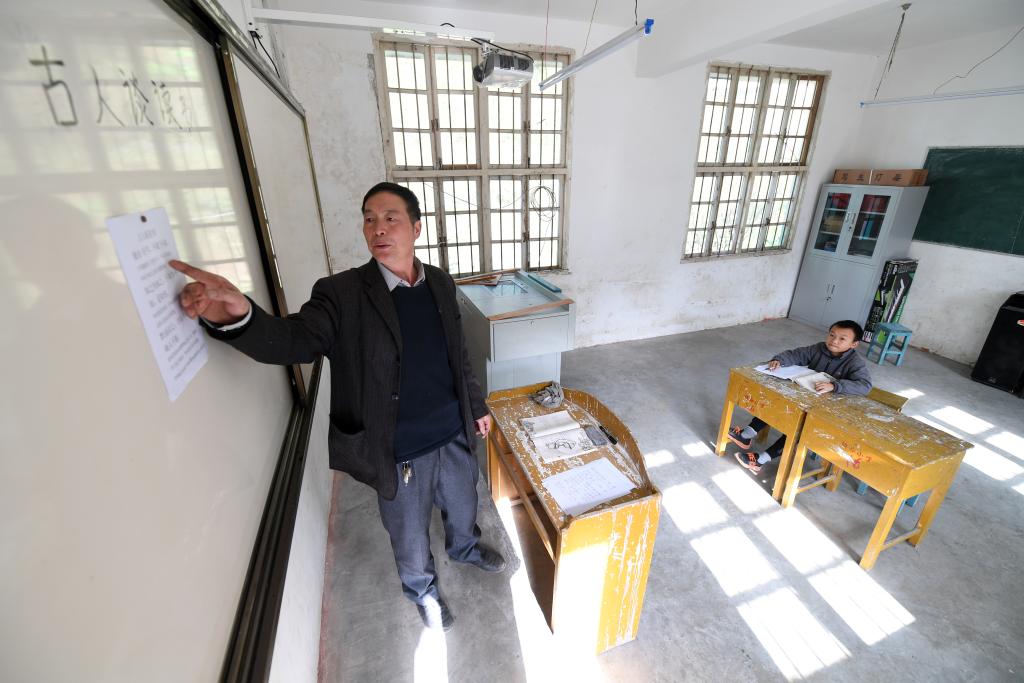 我在现场·照片背后的故事丨11年6万多张照片，只想让大山教师的守望被看见