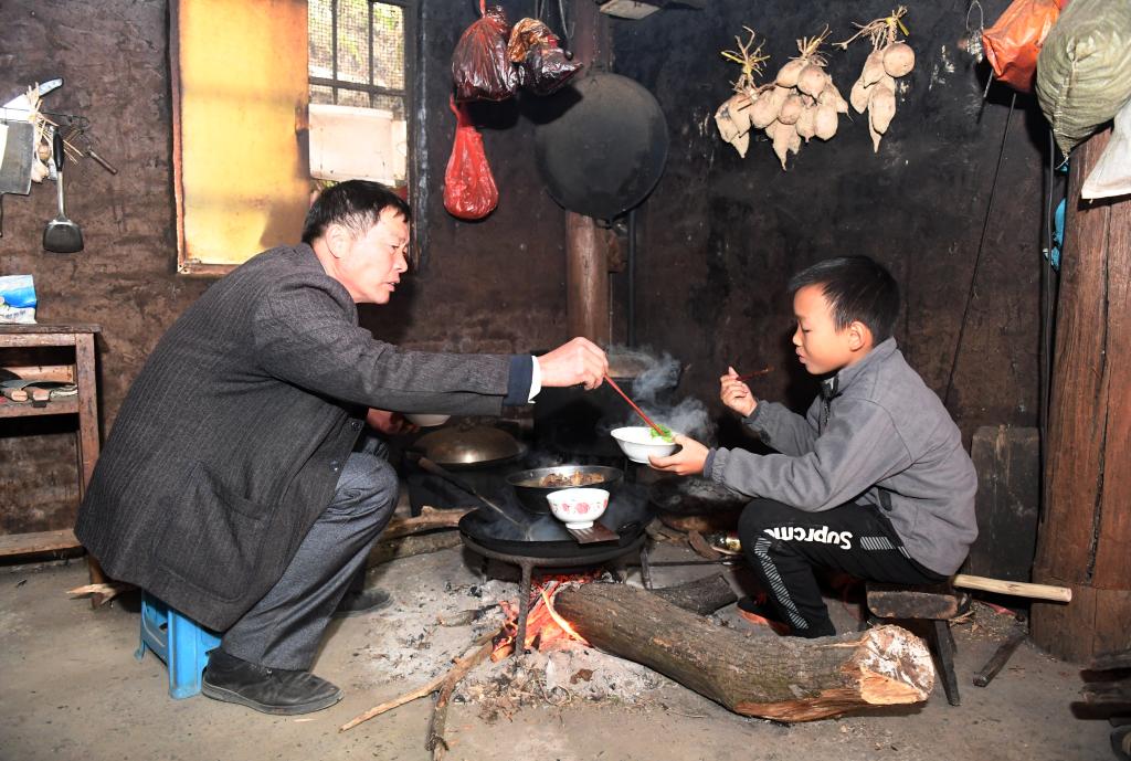 我在现场·照片背后的故事丨11年6万多张照片，只想让大山教师的守望被看见