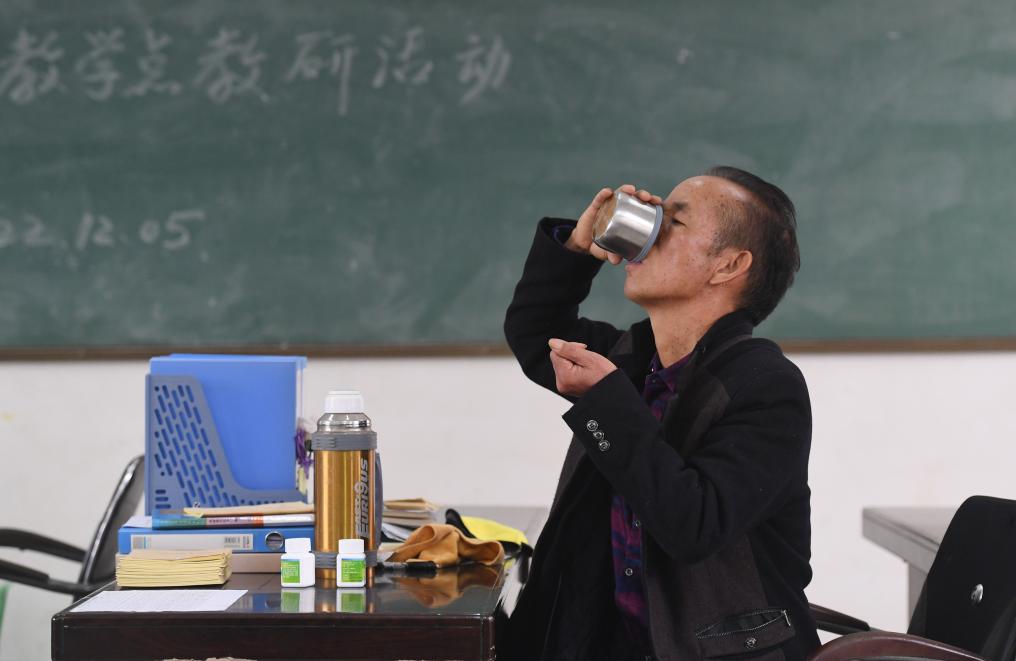 我在现场·照片背后的故事丨11年6万多张照片，只想让大山教师的守望被看见