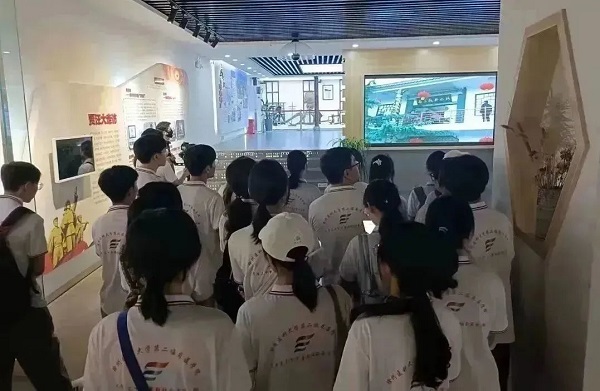 “健康驿站”实践团开展“青春助力乡村兴、‘一站’服务健康行”三下乡实践活动