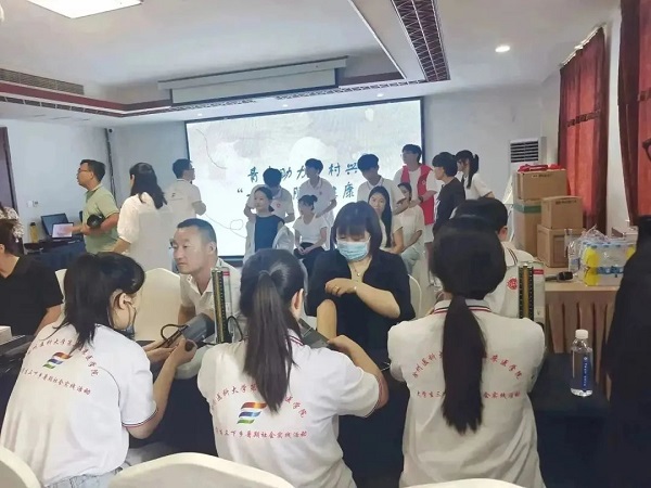 “健康驿站”实践团开展“青春助力乡村兴、‘一站’服务健康行”三下乡实践活动