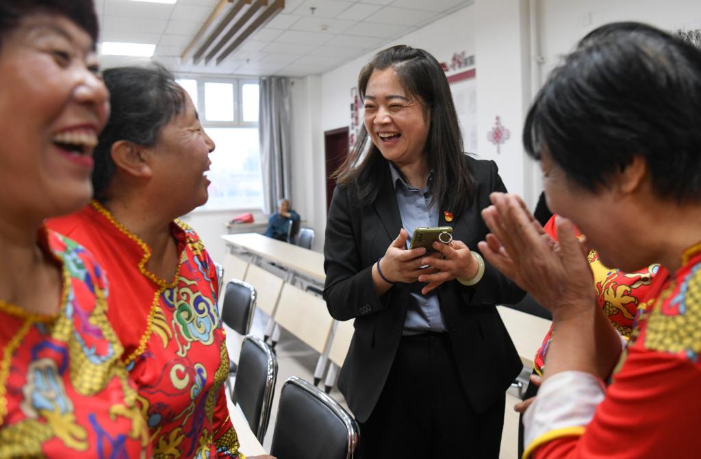 撑起“爱心伞”——新疆基层社区一线见闻