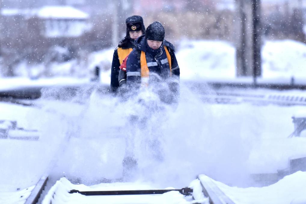 迎风斗雪 他们在最北方全力保障重点物资运输