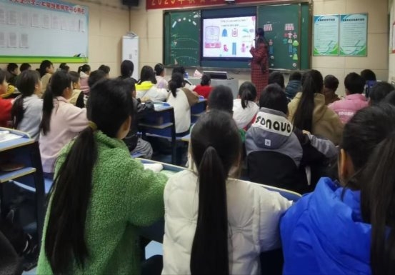 不忘初心共筑梦，砥砺前行共成长———小学英语名师工作室送教下乡活动