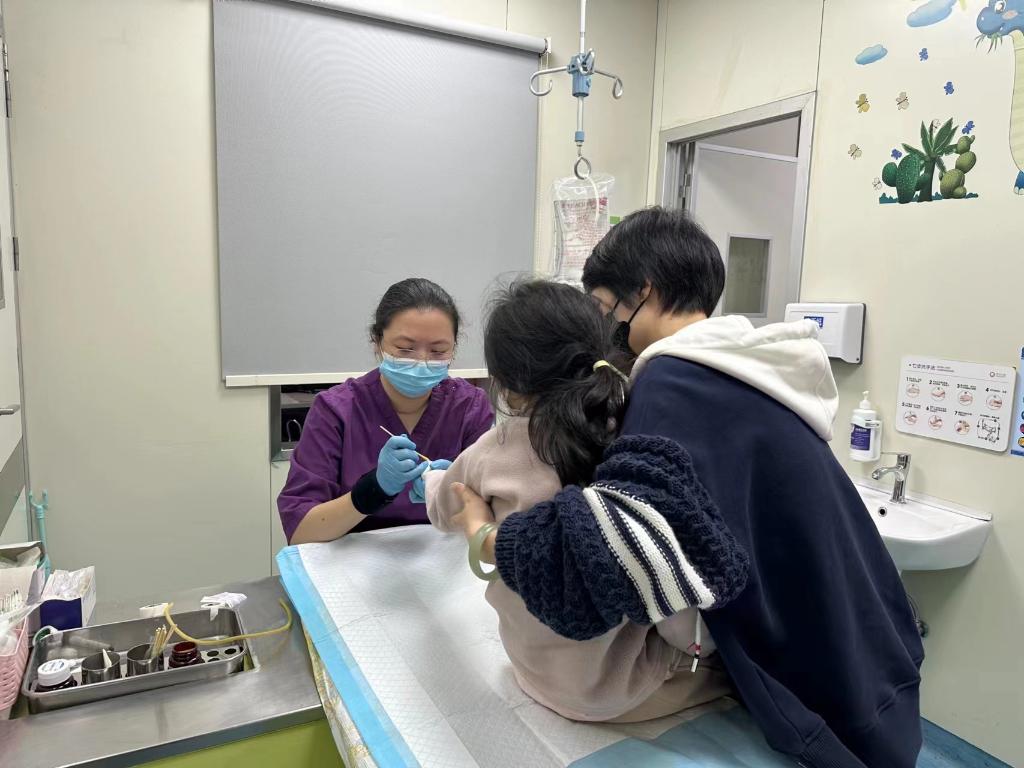 新华视点丨呼吸道疾病高发 各地如何应对儿科就诊高峰？