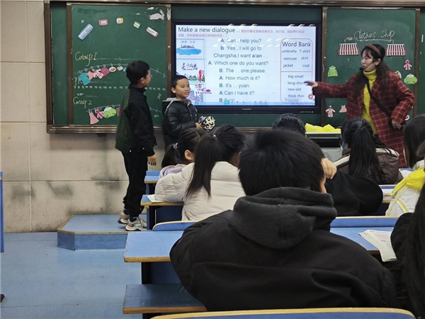 不忘初心共筑梦，砥砺前行共成长———小学英语名师工作室送教下乡活动