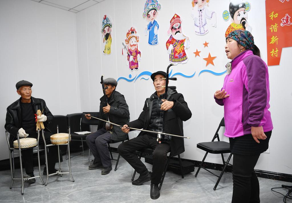 新华全媒+｜“老饭桌”上话幸福 山乡和美西海固