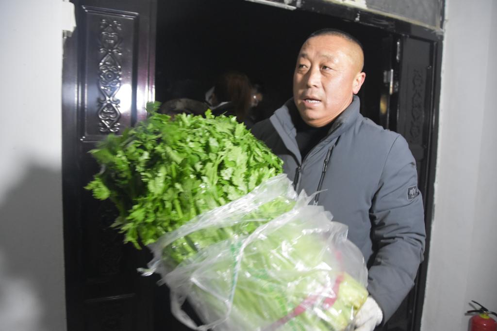 寒夜烟火升腾 希望就在前方——夜访新疆乌什7.1级地震安置点
