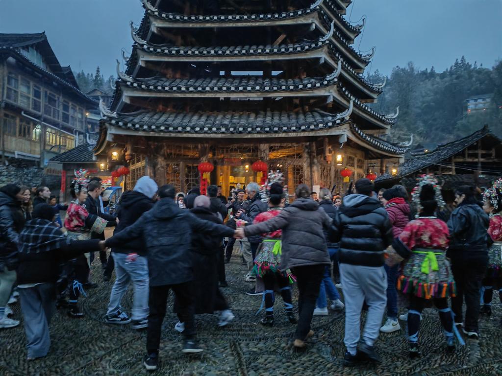  跨山越海 法国青年与贵州“村超”“双向奔赴”