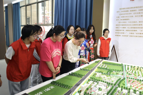 盐城师范学院文学院实践团赴全省首批民族工作“红石榴家园”开展暑期调研