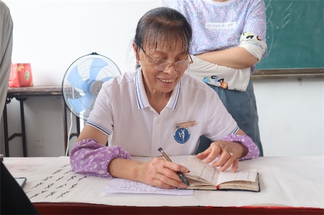 湖南大学暑期“三下乡”团队深入江永浦尾村，共探女书传承新篇章