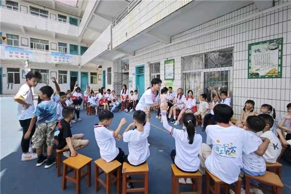 广东金融学院慈心筑梦突击队|“青”心呵护，筑梦“童”行 作者：慈心筑梦突击队