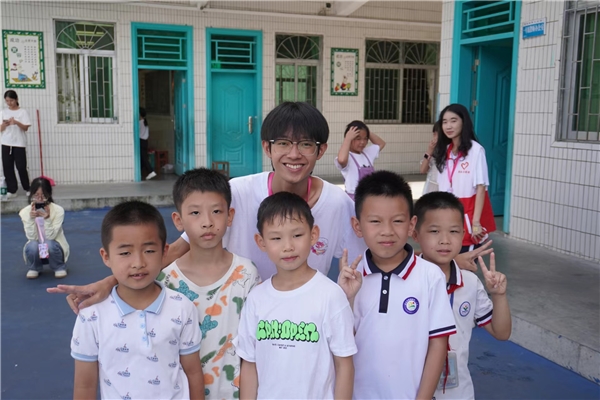 广东金融学院慈心筑梦突击队|“青”心呵护，筑梦“童”行 作者：慈心筑梦突击队