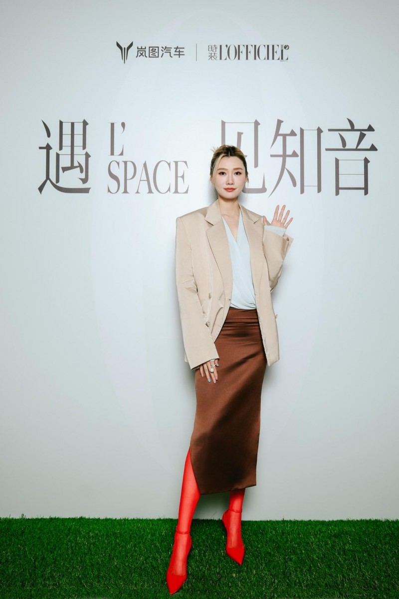 L’SPACE「遇·见知音」限时快闪登陆  《时装L'OFFICIEL》与岚图知音打造曼波绿引力场
