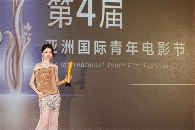 李思萱（艾比里）获得47届世界环球小姐深圳市冠军