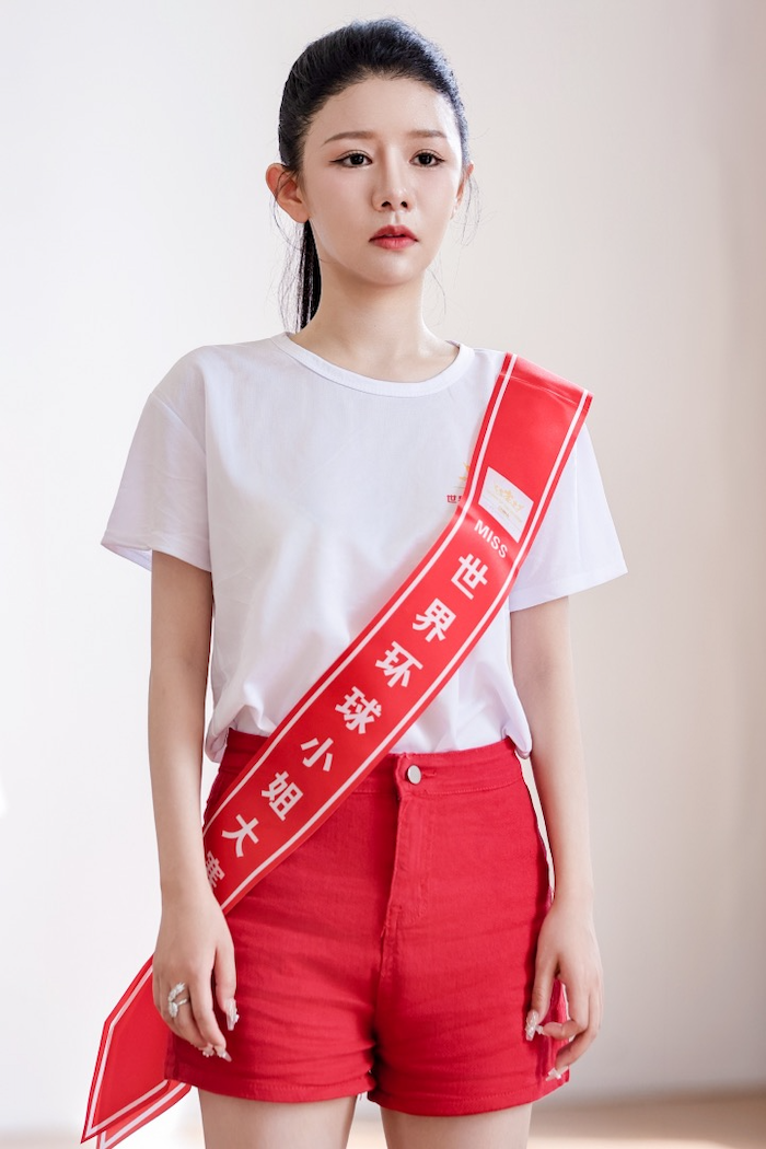 李思萱（艾比里）获得47届世界环球小姐深圳市冠军