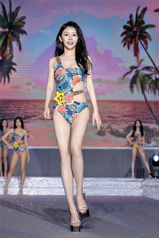 李思萱（艾比里）获得47届世界环球小姐深圳市冠军