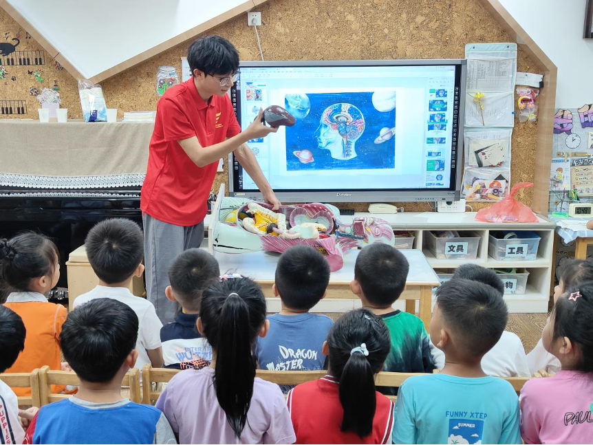 济医学子三下乡：开展美育课堂 实现服务基层