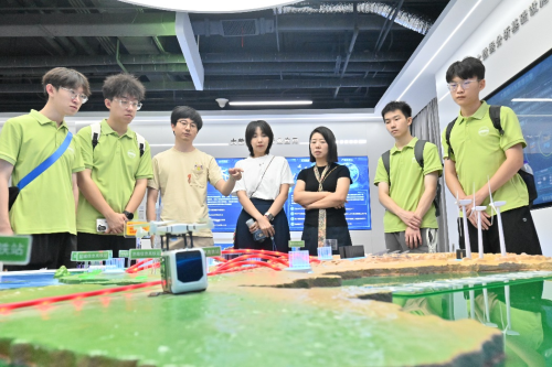 合工大计算机学子北京实践 拓展AI与融媒的新视野