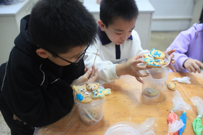 “绘”聚糖霜饼干  艺起“涂”个开心——淮安市实验小学三（13）班创意实践活动