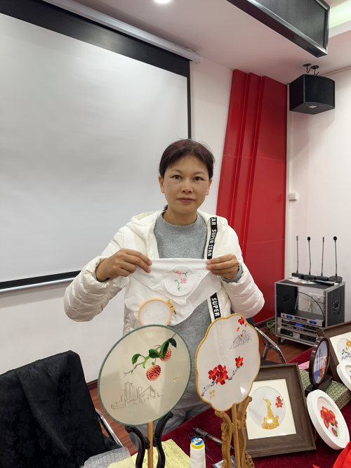 白云区鹤龙街开展非遗文化“广绣”培训班