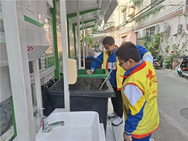海幢街道宝贤社区:普及垃圾分类理念, 倡导学生积极参与志愿活动