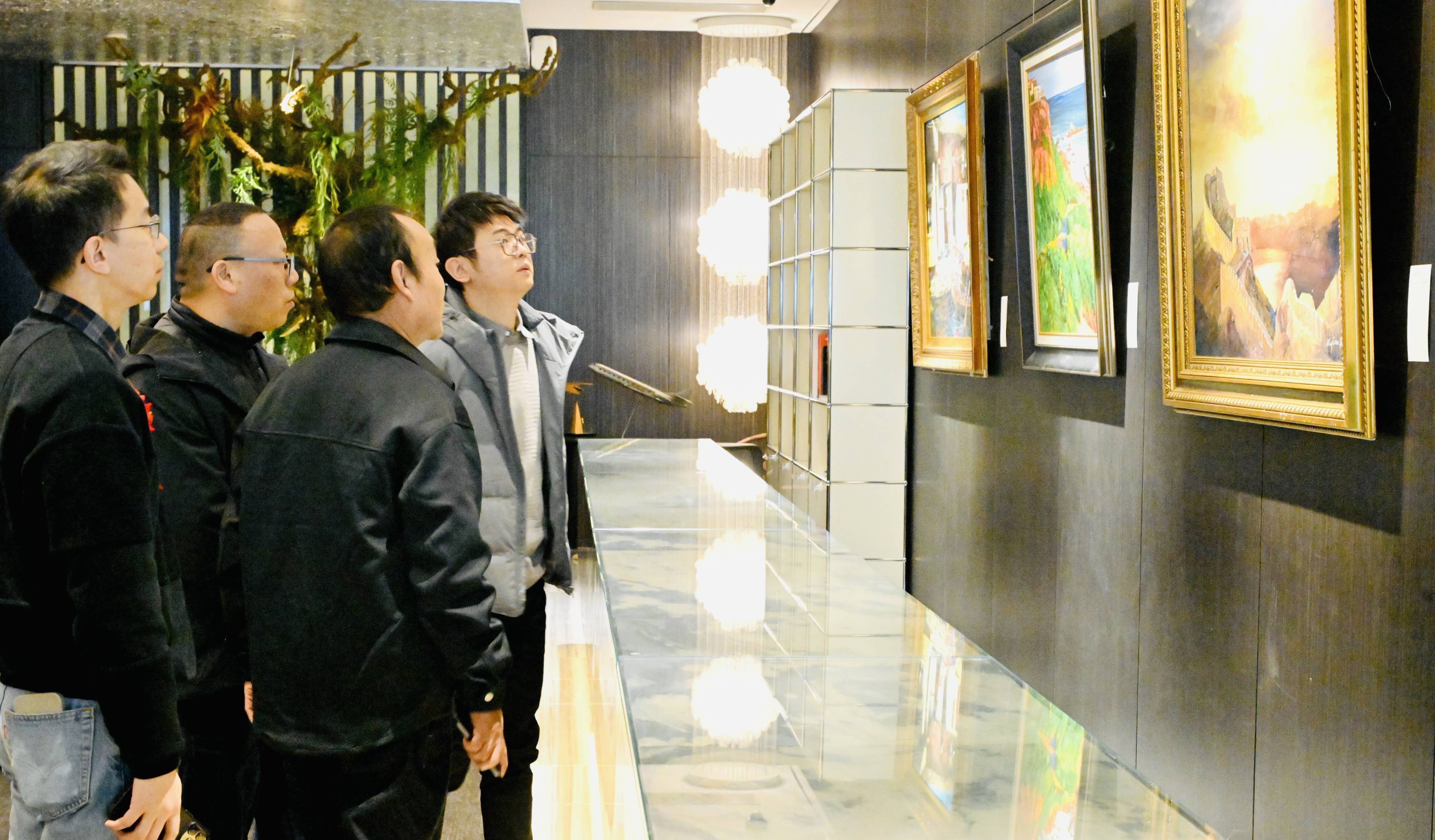 采撷时光的微笑-吴宜恩油画精品展亮相上海云间美术馆 