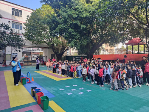 广州市白云区鹤龙街彭西社区开展“变废为宝•环保童行”垃圾分类宣传进校园活动