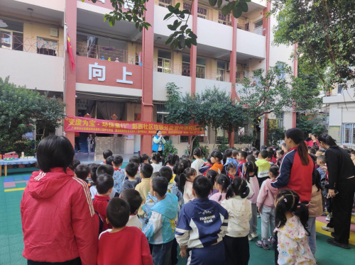 广州市白云区鹤龙街彭西社区开展“变废为宝•环保童行”垃圾分类宣传进校园活动
